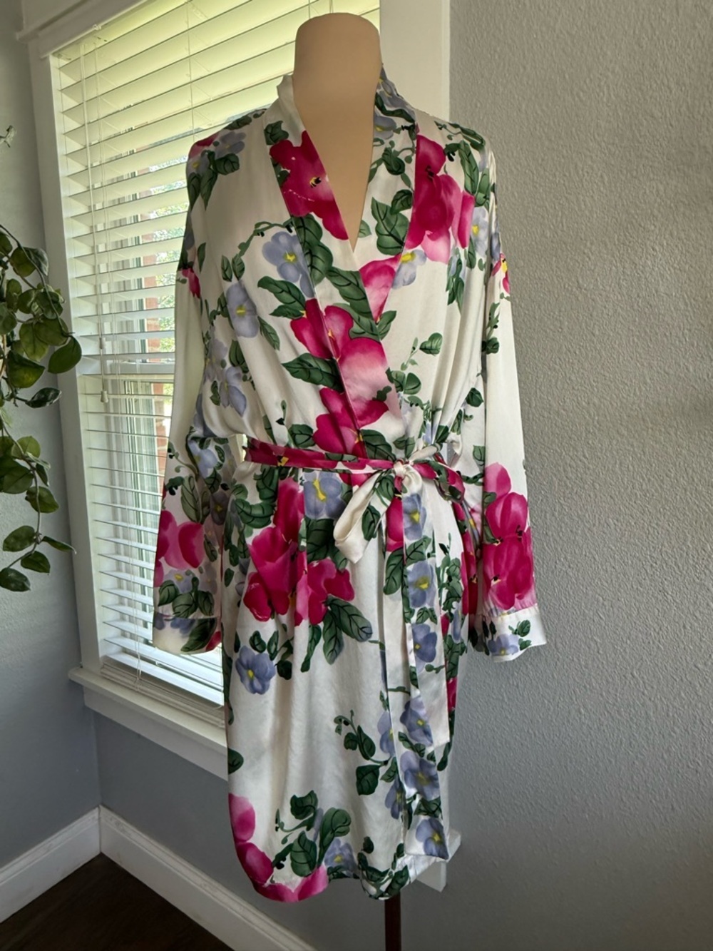 Vintage 90's Victoria's Secret Silk Floral Satin Robe Size M/L